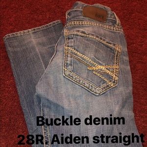 Buckle jeans